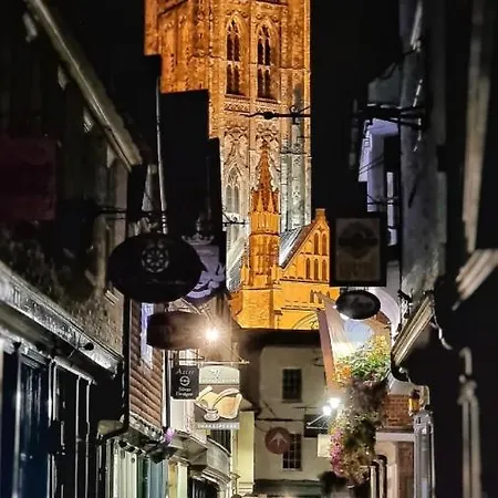Grand Apartment In Historic Building With Free Parking Canterbury Exterior photo