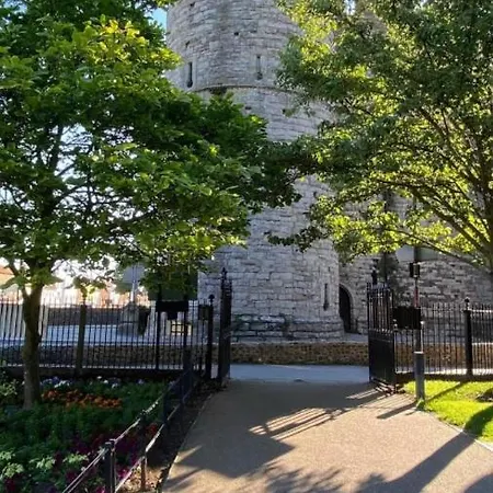Grand Apartment In Historic Building With Free Parking Canterbury Exterior photo
